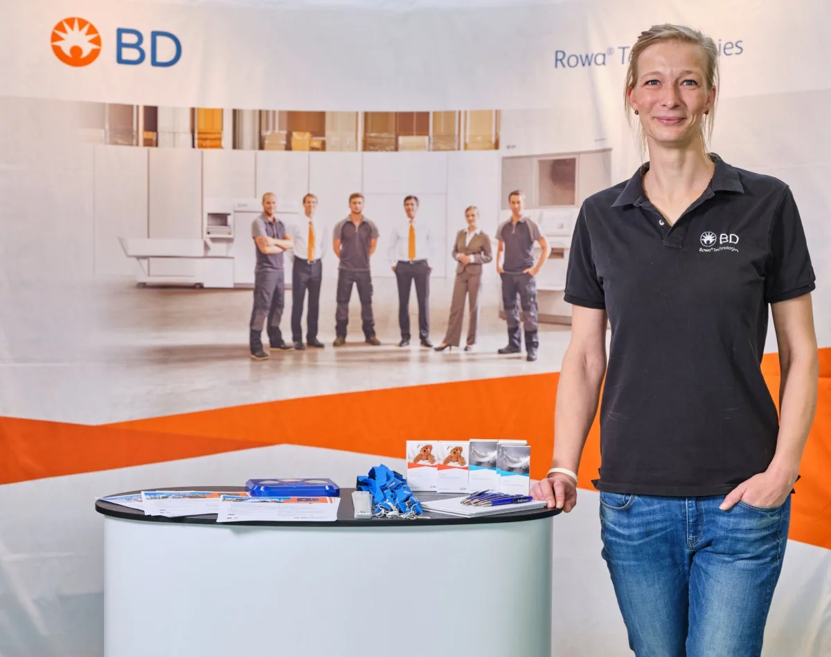 Kristin Urban am Messestand von Becton Dickinson Rowa